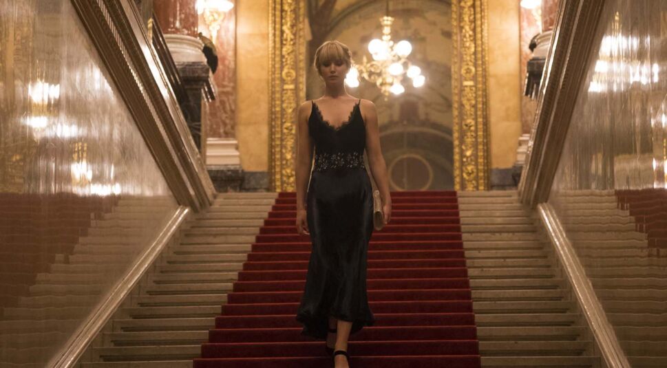 Ein Informant vergnügt sich in einem edlen Casino in Monaco. Bei sich trägt er einen USB-Stick mit Informationen über den Aufenthaltsort gefangener Agenten. Deine Mission: Besorge den USB-Stick! Wie gehst du vor?