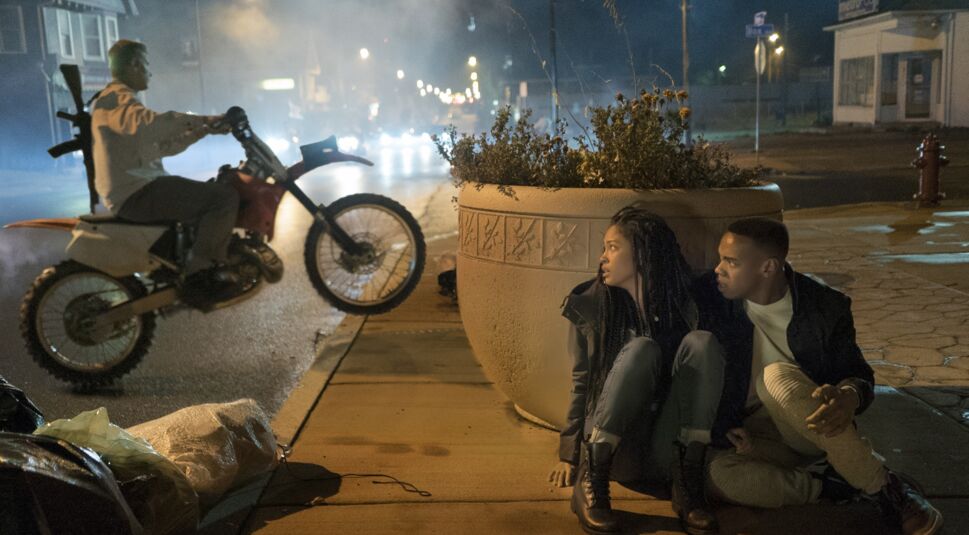 Im Bus ist alles frei. Trotzdem setzt sich ein unangenehmer Typ direkt neben dich. Du...