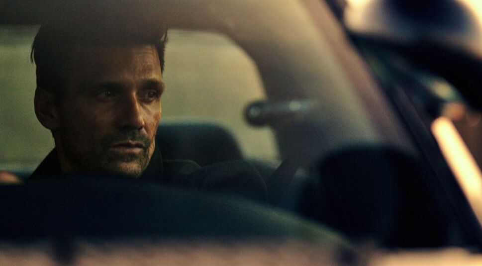 Du hast dir ein teures neues Auto gekauft und fährst mit deiner besseren Hälfte gerade vom Parkplatz, als dir jemand die Vorfahrt nimmt. Es kracht. Du...