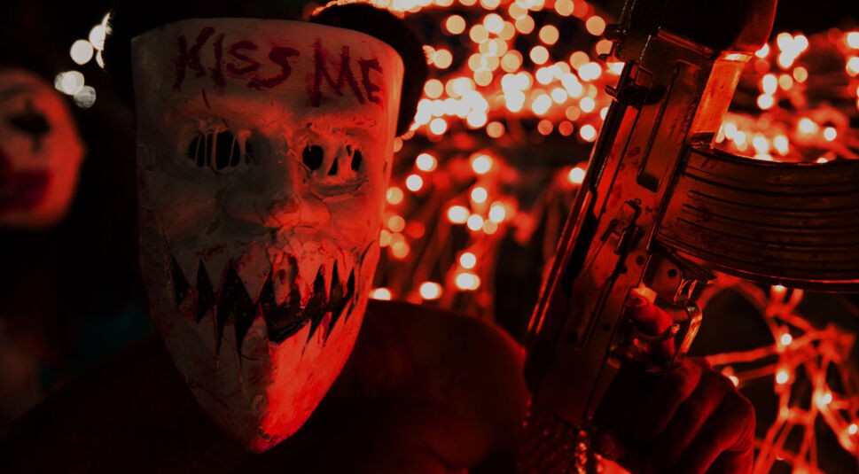 Du sitzt mit Freunden im Park und grillst. Das Fleisch ist alle. Ein Hund ohne Maulkorb beißt dir leicht ins Bein. Du...