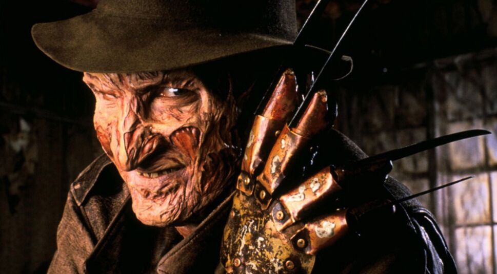 „Eins, zwei – Freddy kommt vorbei." Wenn dieser Kinderreim erklingt, stehst Du schon mit gewetzten Klingen bereit, um die Leute in ihren (Alb)Träumen zu verfolgen. Obwohl Du dabei immer einen ironischen Spruch auf den Lippen hast, können andere mit Deinem Humor irgendwie nichts anfangen. Doch mach Dir nichts draus - dafür bist Du bekannt wie ein bunter Hund und beherrschst Dein Metier im Schlaf.