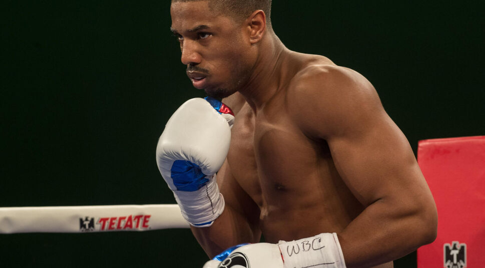 Du bist Adonis Creed! Als Sohn einer Box-Legende ist es dir besonders wichtig, das Erbe deines Vaters anzutreten. Boxen ist für dich nämlich mehr als nur ein Sport. Er ist deine Identität, dein Schicksal. Deswegen gibst du alles, was du hast, und kämpfst mit Herz und Leidenschaften. Du bist ein echter Heißsporn innerhalb sowie außerhalb des Rings. Heiß her geht es auch bei deinem Boxstil, denn du bist ein echter "Out-Boxer". Du bestichst durch Schnelligkeit und kämpfst mit Wendigkeit deine Gegner müde. Der Boxer, der dir in der Realität am nächsten kommt, ist der legendäre Muhammed Ali.        
