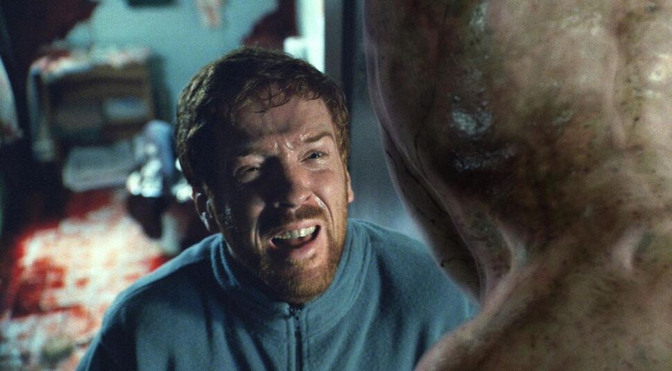 Nach einer Weltraummission wachsen einem Astronauten Augen am Körper, woraufhin er zum Mörder wird und sich schließlich auch selbst tötet.