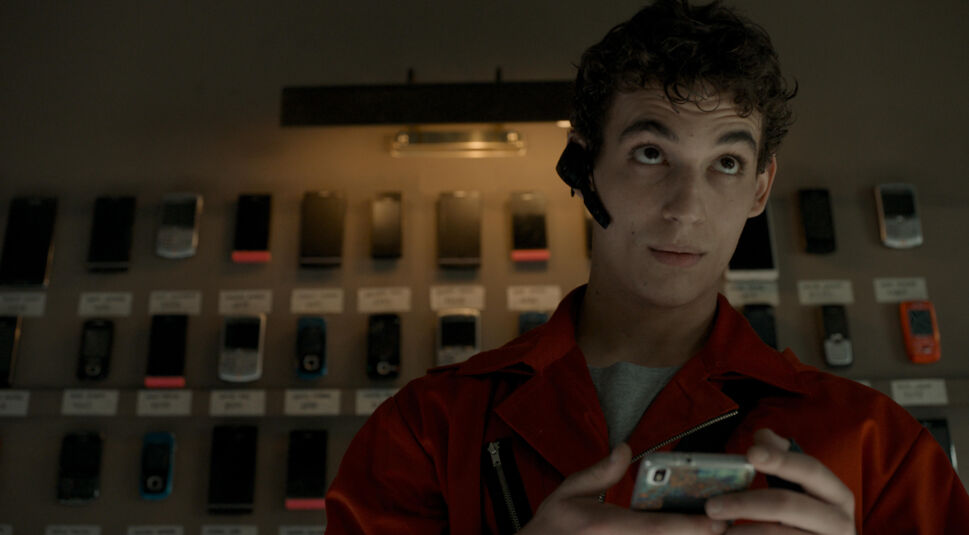 Du bist der Hacker der Crew! Als wahres Tech-Genie kennst du Computer in- und auswendig. Keine Firewall ist vor dir sicher, kein Sicherheitssystem zu kompliziert. Und genau dafür wurdest du für den Job angeheuert. Ohne deine Vorarbeit würde der Alarm sofort losheulen und die Sicherheitsschlösser wären nicht zu knacken. Spiele also deine Rolle nicht herunter, wenn es um die Verteilung der Beute geht. 