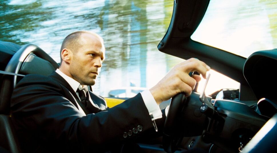 Wirklich beeindruckend! Du kennst vielleicht nicht jedes Kult-Auto beim vollen Vor- und Nachnamen, deine Fähigkeiten kann aber niemand bezweifeln. Egal ob Film oder Serie, die Lieblingsautos deiner Leinwandhelden haben sich für immer in dein Gedächtnis gebrannt. Kein Wunder, schließlich rast du schon seit du denken kannst mit dem roten Ferrari von Magnum durch Hawaii oder sitzt neben B.A. im Van des A-Teams. Du bist ein echter Vollprofi wenn es um die legendärsten Kult-Raser aus den verschiedenen Epochen geht und musst dich auch vor Lenkrad-Künstlern wie Frank Martin aus The Transporter nicht verstecken. Deinen Platz am Steuer hast du redlich verdient. Also schön weiter Gas geben und fleißig Filme und Serien schauen, dann reicht es das nächste Mal auch für die volle Punktzahl.