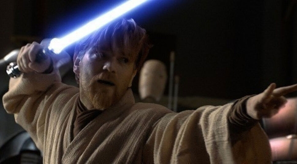 Wenn Du jemandem ähnlich bist, dann ist das Jedi-Meister Obi-Wan Kenobi. Du schätzt Ruhe und Frieden, weißt aber auch, für Deine Überzeugungen einzustehen. Regeln sind Dir sehr wichtig und Du gibst Dir stets Mühe, Deine Werte an andere weiterzugeben. Dabei bist Du eigentlich gar nicht der klassische Lehrmeister, sondern eher für Deinen Humor und Deine flotten Sprüche berüchtigt. Als loyaler Freund kümmerst Du Dich gern um andere, auch wenn Dir manchmal der Blick für das große Ganze fehlt. So erfasst Du brenzlige Situationen zwar oft in Windeseile, übersiehst aber tieferliegende Probleme. Das muss aber nicht immer eine Schwäche sein, schließlich ist es eben diese geradlinige, ehrliche Art, die man so sehr an Dir schätzt. Und obwohl Du Dir in Konfliktsituationen gerne mal einen Vorteil verschaffst, begegnest Du doch jedem auf einer Ebene.