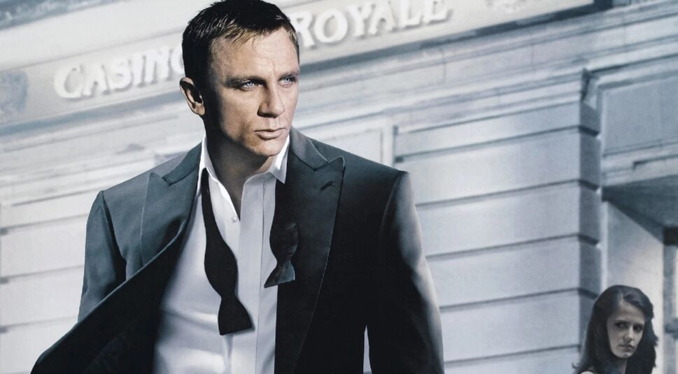 Zum Abschluss eine Frage für wahre Experten: Mit welchem Blatt gewinnt James Bond das Poker-Duell gegen Schurke Le Chiffre in „Casino Royale"?