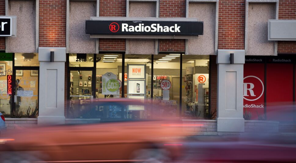 RadioShack Saint Louis electronics retail outlet announces clearance sales