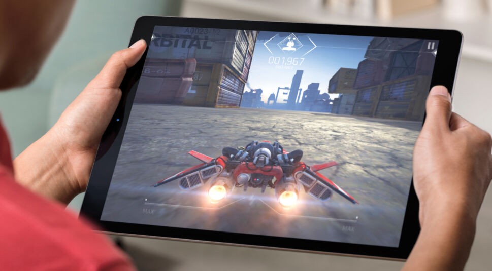 iPadPro_Lifestyle-Gaming-PRINT-edited