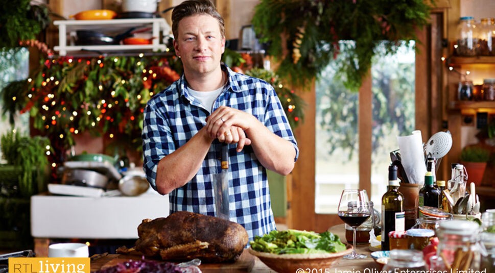 M01-JamiesCrackingChristmas-900x506-c