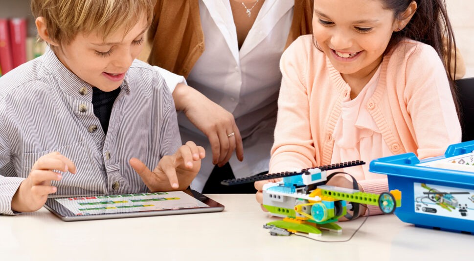 Pressebild_LEGO Education WeDo 2 _am Tablet-edited