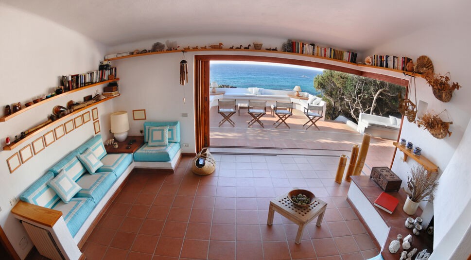 Strandhauszimmer durch ein Fischauge fotografiert