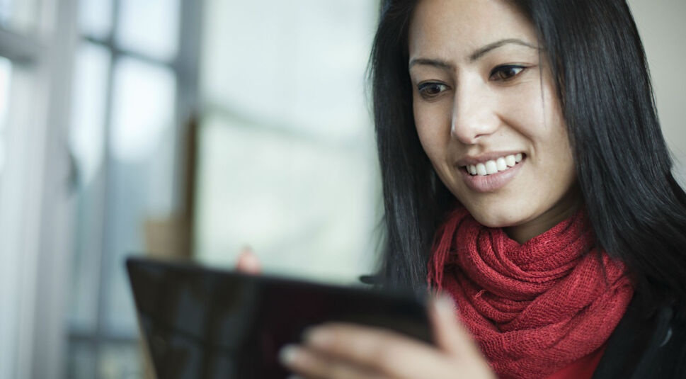  Bearbeite die News-Feed-Präferenzen, um Inhalte Deiner engsten Freunde ganz oben zu sehen.