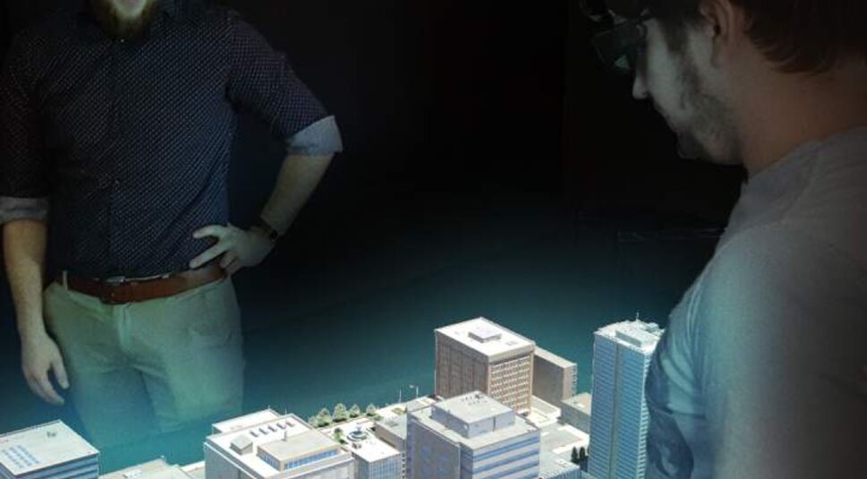  Holo-Tisch mit Sonnenbrille: Euclideon Hologram Table