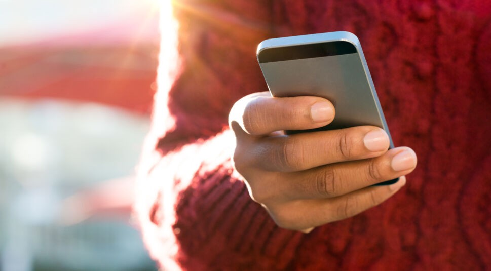 Über die Zoom-Funktion lässt sich das Display des iPhone 7 dunkler einstellen.