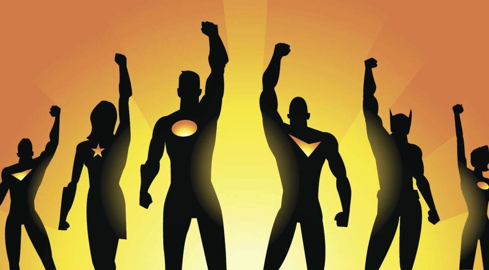 Comic-Superhelden strecken Hände in die Höhe.