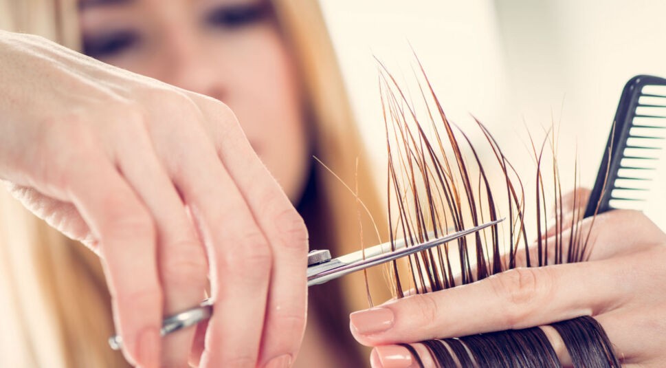  Teste einen Haarschnitt doch erst einmal über das Smartphone, bevor Du Dich für eine neue Frisur entscheidest.