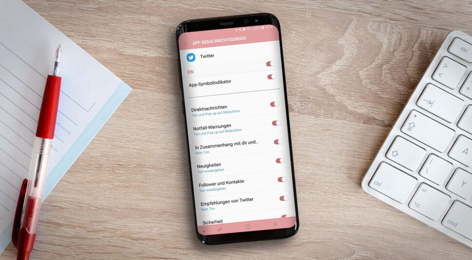 Den Benachrichtigungskanal für Twitter am Samsung Galaxy S9+ bearbeiten.