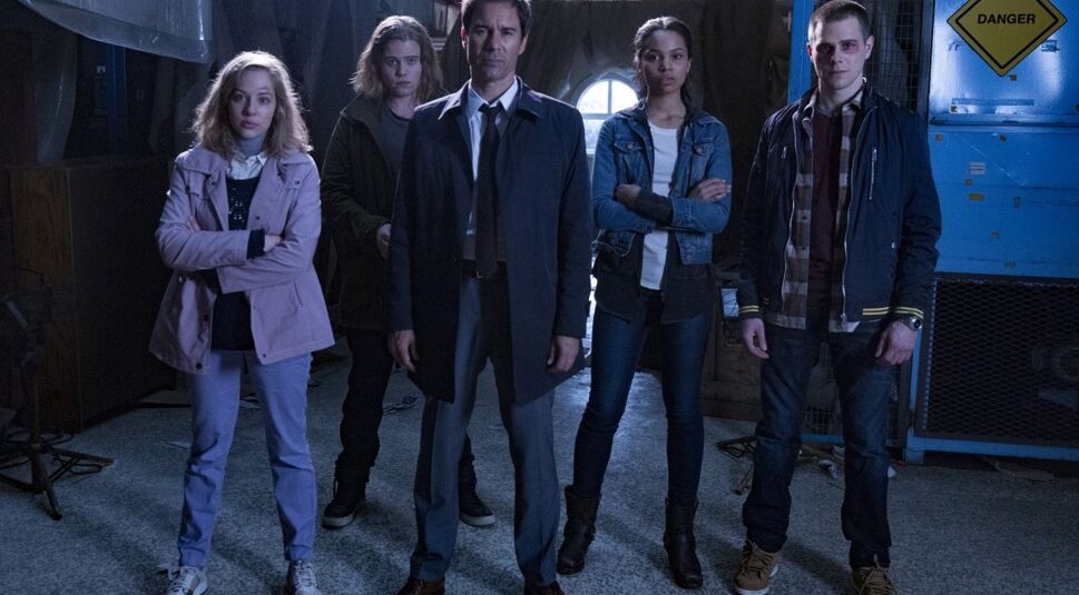MacKenzie Porter, Reilly Dolman, Eric McCormack, Nesta Cooper und Jared Abrahamson in Travelers | © Netflix 