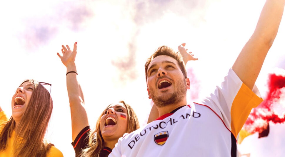 Deutsche Fußballfans beim Public Viewing.