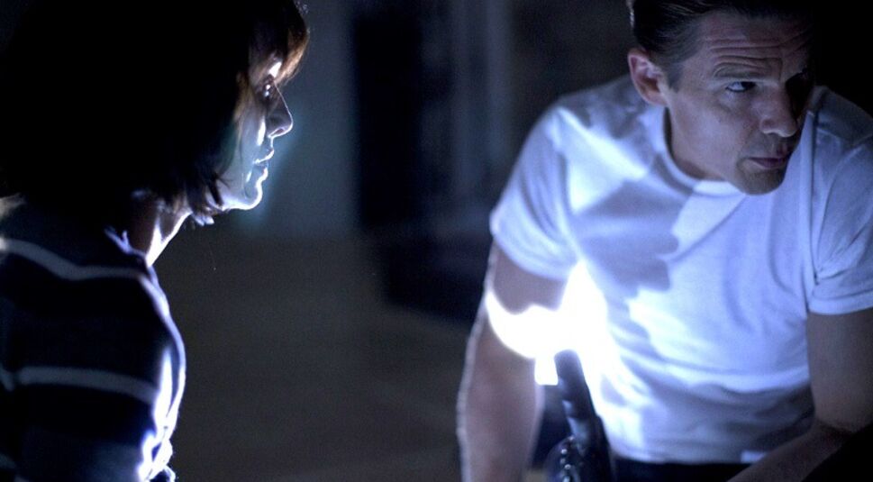  Mary (Lena Headey) und James (Ethan Hawke) sitzen in der Falle, in The Purge - Die Säuberung | © Universal Pictures