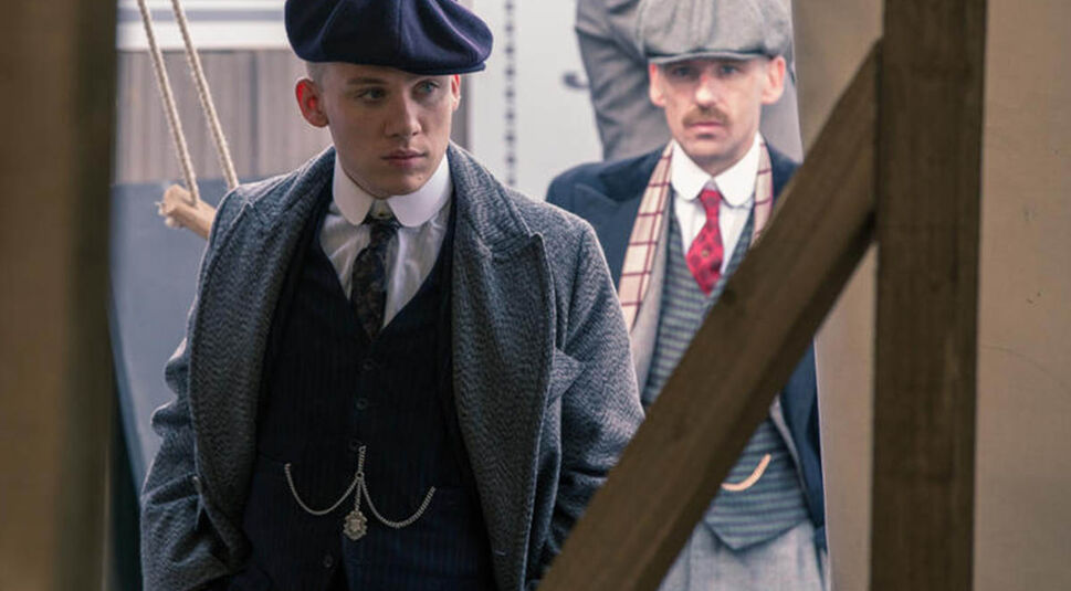  Joe Cole mimte in Peaky Blinder bereits Gangster-Bruder John Shelby. Ob er in Gangs of London wohl abermals mit dem Gesetz in Konflikt geraten wird?  | © Netflix/ BBC