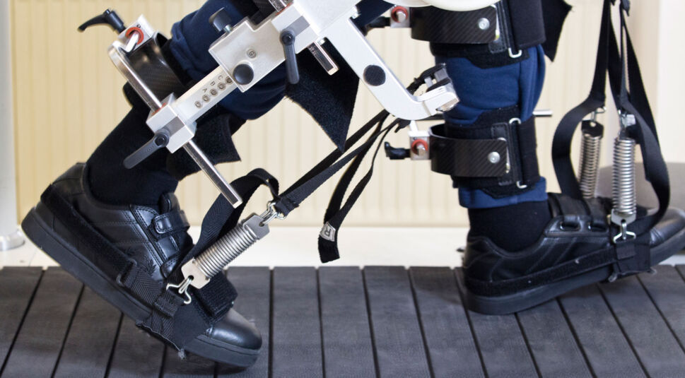 Gehhilfe fuer Menschen mit einer Gehbehinderung