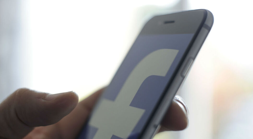 Facebook-Konto am iPhone oeffnen.