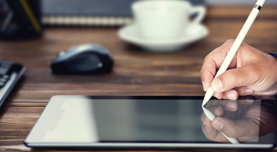 Auf dem iPad mit dem Stift zeichnen.