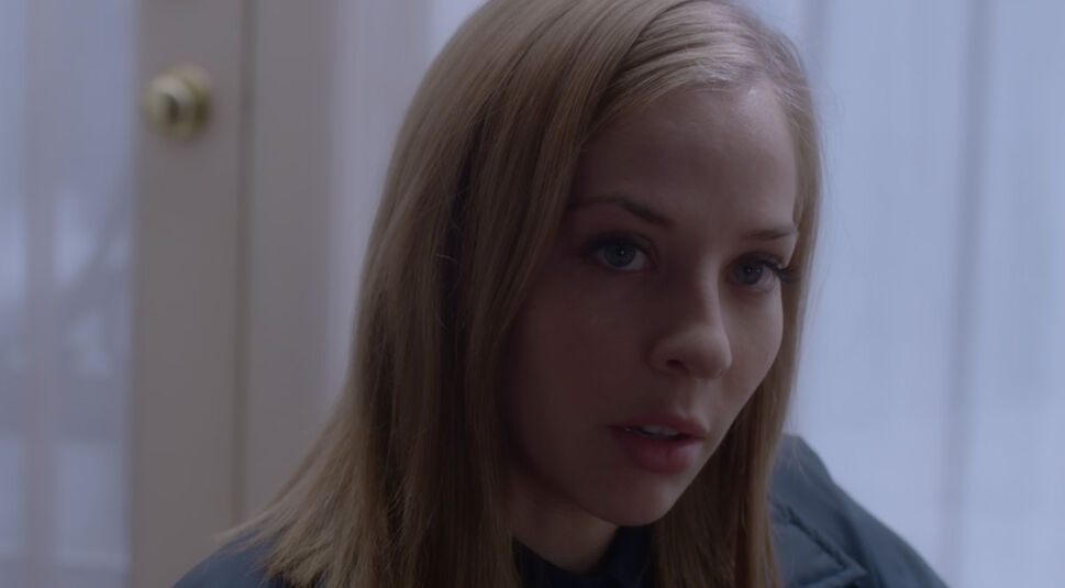 MacKenzie Porter in Travelers