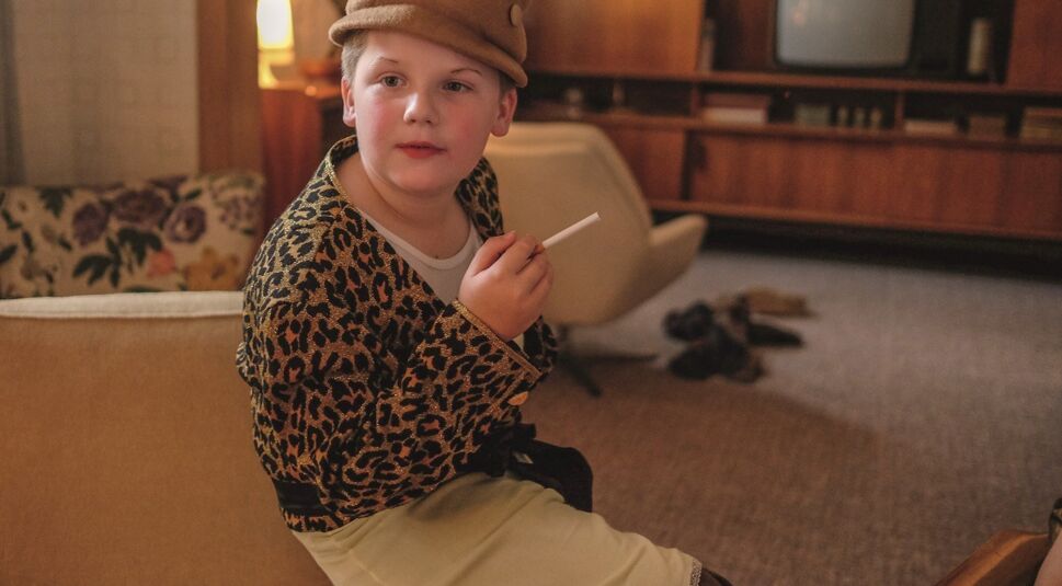 Das Bild zeigt Hauptdarsteller Julius Weckauf in Der Junge muss an die frische Luft