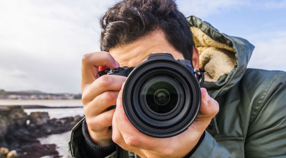 Mit der DSLR-Kamera ein Bild aufnehmen.