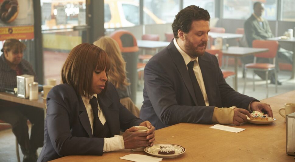 Das Bild zeigt Mary J. Blidge und Cameron Britton in The Umbrella Academy. | © Christos Kalohoridis/Netflix