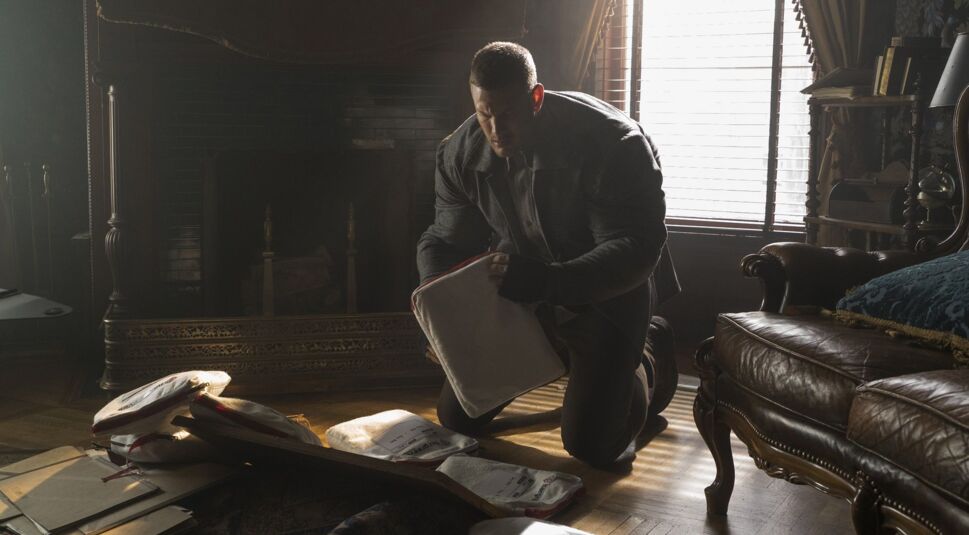 Das Bild zeigt Tom Hopper in The Umbrella Academy. | © Michael Gibson/Netflix