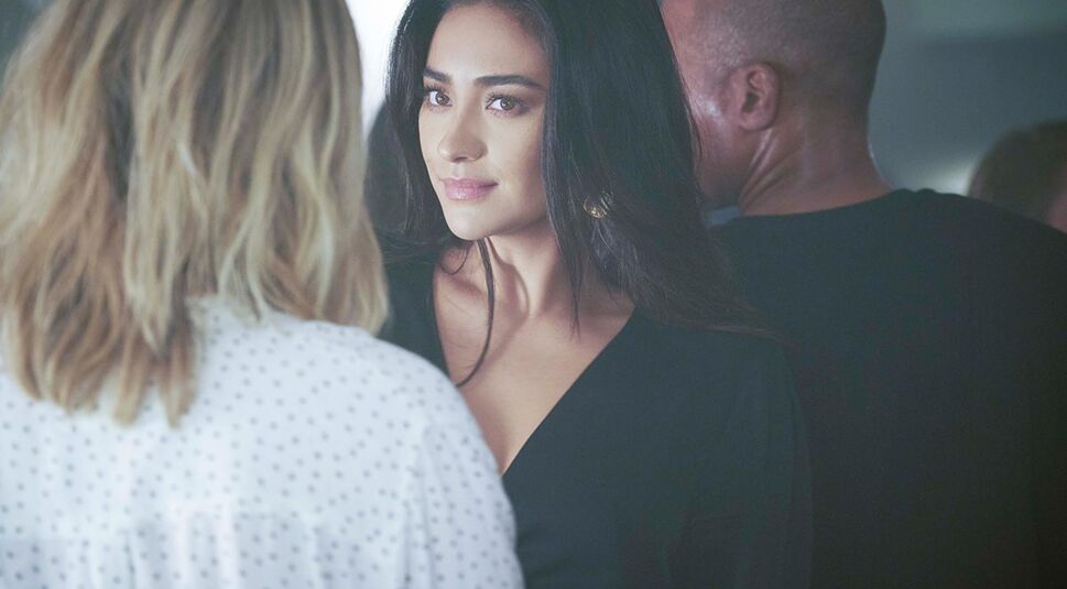 Shay Mitchell als Peach Salinger in You | © Netflix