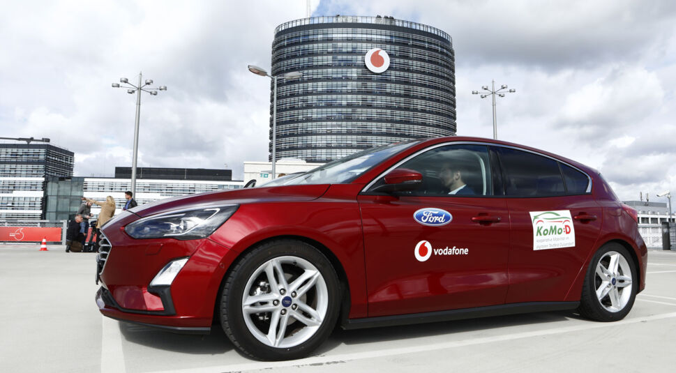 Zum-Start-von-KoMoD_Autos-fahren-autonom-durchs-VF-Parkhaus1