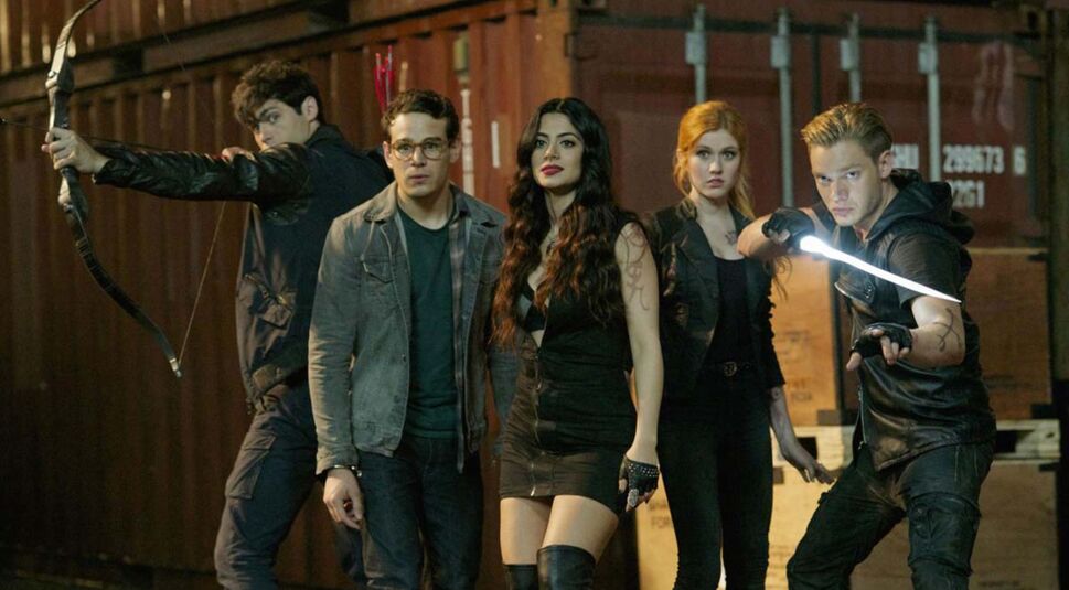 Alberto Rosende, Dominic Sherwood, Emeraude Toubia, Katherine McNamara und Matthew Daddario in Shadowhunters