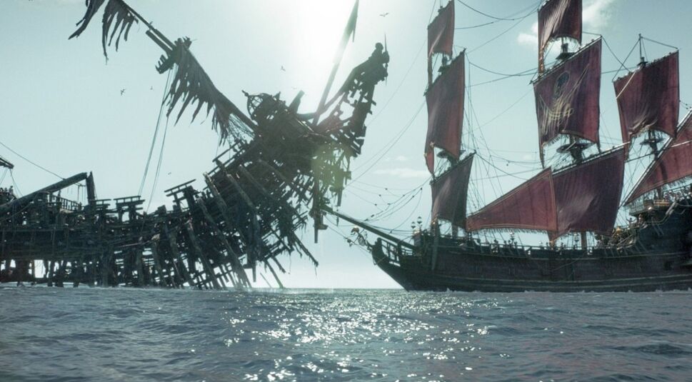 Seeschlacht aus dem Piratenfilm Pirates of the Caribbean: Salazars Rache | © Walt Disney