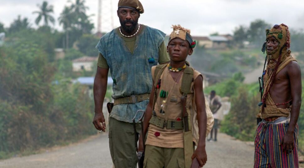 Idris Elba schockiert als Commandant in dem Kriegsdrama Beast of No Nations