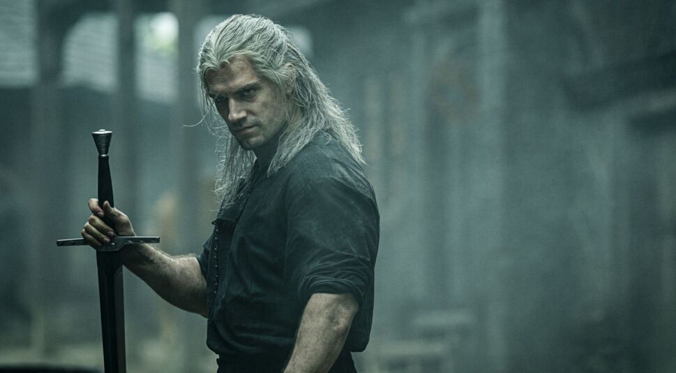 Schauspieler Henry Cavill als der Hexer in der Netflix-Serie „The Witcher”.