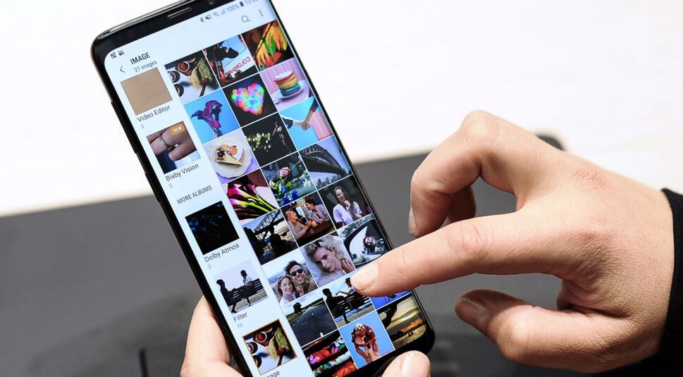 Auf dem Display des Samsung Galaxy S9 tippen.