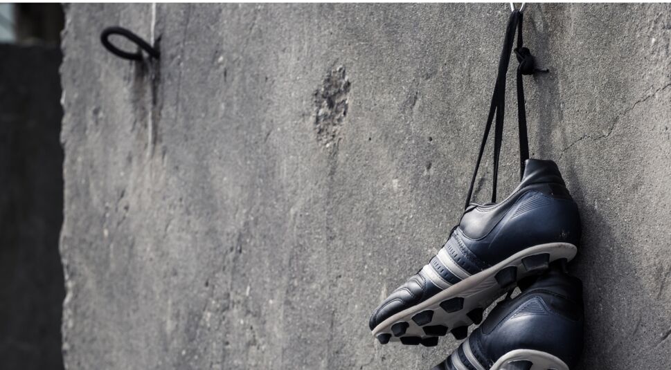 Alex Hunter hat sein Fußballschuhe an den Nagel gehängt