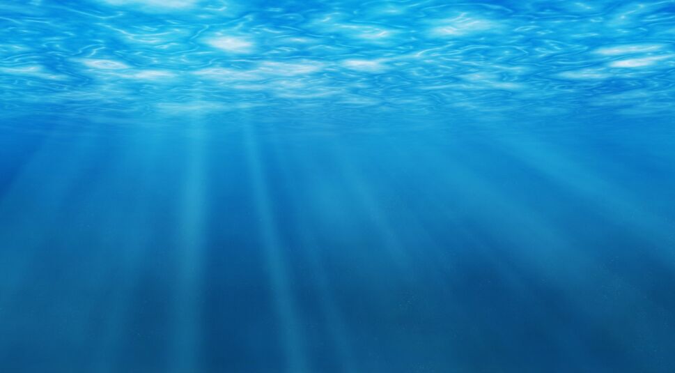 Sonneneinstrahlung aufs Wasser