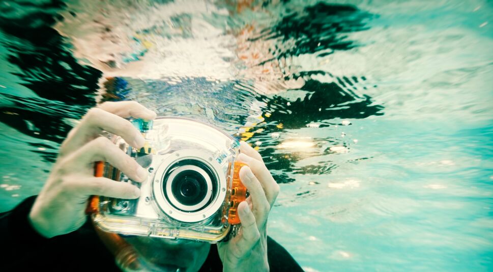 Mann schießt unter Wasser tolle Fotos