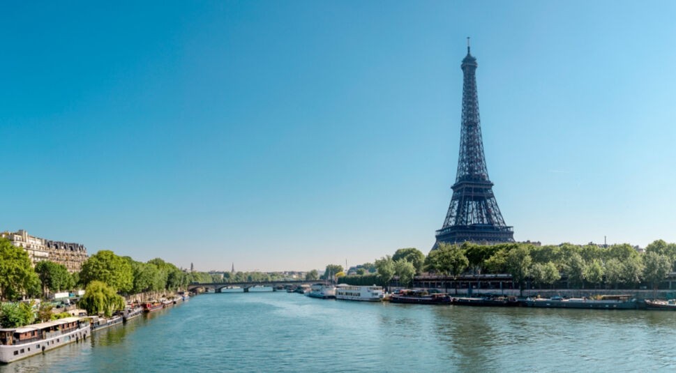 Der Eiffelturm und die Seine.