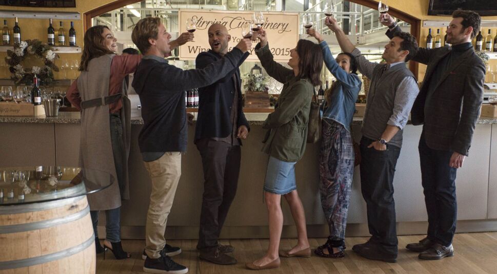 Der Cast von Friends from College | © David Lee/Netflix