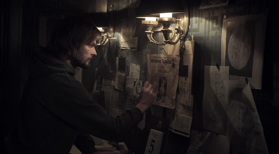 Andreas Pietschmann als älterer Jonas in Dark Staffel 2.