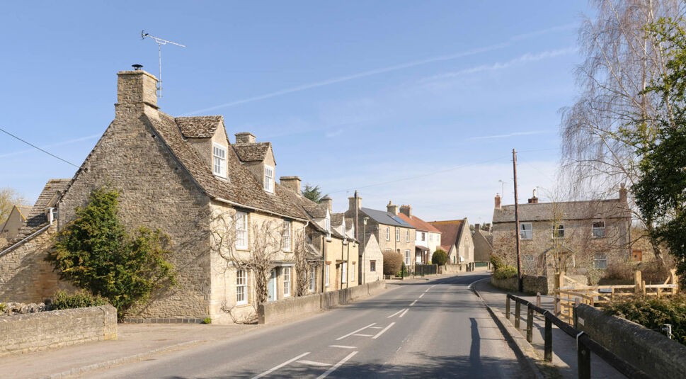 Die Hauptstraße in der kleinen Stadt Bampton.