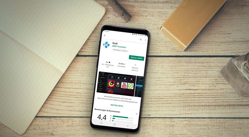 Am Smartphone die App Kodi über den Google Play Store aktualisieren.