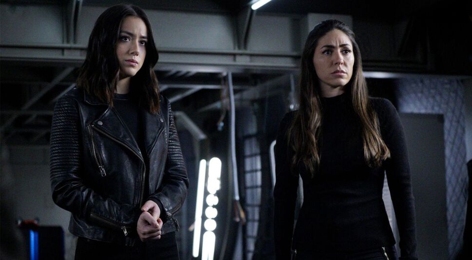 Chloe Bennet und Natalia Cordova-Buckley in Marvel's Agents of Shield